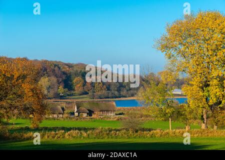 Modernes Wikingermuseum und historisches Wikingerdorf Haithabu, Busdorf bei Schleswig, Haddebyer Noor, Region Schlei, Schleswig-Holstein, Deutschland, Europa Stockfoto