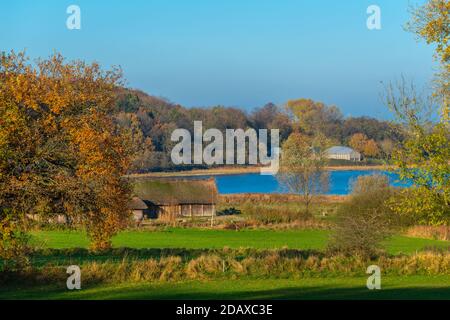 Modernes Wikingermuseum und historisches Wikingerdorf Haithabu, Busdorf bei Schleswig, Haddebyer Noor, Region Schlei, Schleswig-Holstein, Deutschland, Europa Stockfoto