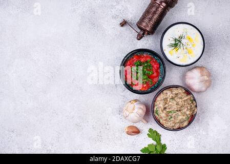 Baba ganoush, tzatziki und Tomate ezme Stockfoto