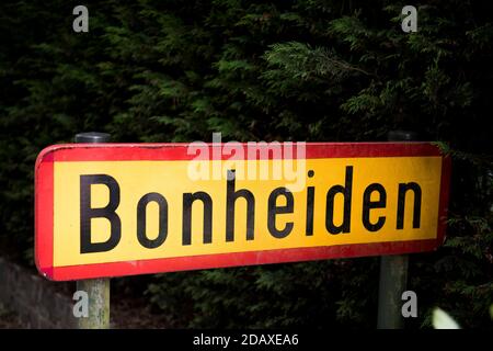 Abbildung zeigt den Namen der Gemeinde Bonheiden auf einem Verkehrsschild, Dienstag, 28. August 2018. BELGA FOTO JASPER JACOBS Stockfoto