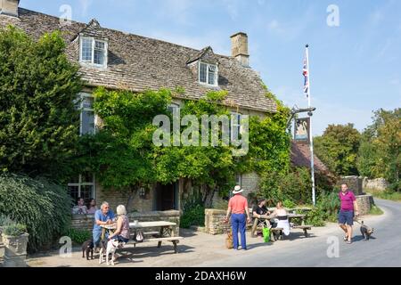 The Swan In Swinbrook, Swinbrook, Oxfordshire, England, Vereinigtes Königreich Stockfoto