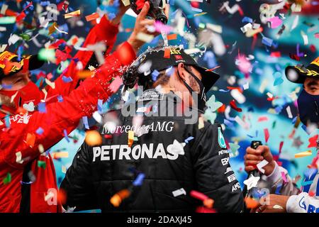 15. November 2020, Istanbul Park Circuit, Istanbul, Formel 1 DHL Turkish Grand Prix 2020, im Bild Podium: Sieger Lewis Hamilton (GB # 44), Mercedes-AMG Petronas F1 Team, 2. Platz für Sergio Perez (MEX # 11), BWT Racing Point F1 Team, 3. Platz für Sebastian Vettel (GER # 5), Scuderia Ferrari weltweit im Einsatz Stockfoto