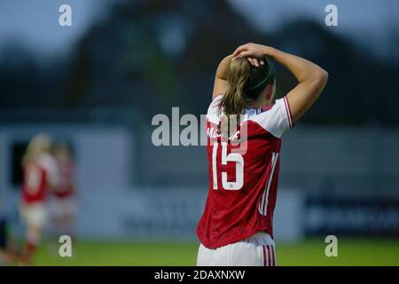 Borehamwood, Großbritannien. November 2020. Katie McCabe (#15 Arsenal) Gesten während des FA Women's Super League-Spiels zwischen Arsenal und Chelsea im Meadow Park in Borehamwood. FEDERICO GUERRA MARANESI/SPP Quelle: SPP Sport Press Foto. /Alamy Live Nachrichten Stockfoto