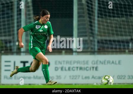 Chene Bourg, Schweiz. November 2020. 14. November 2020, Chene-Bourg, Stade de Marignac, AXA Women's Super League: Servette FCCF - FC St. Gallen-Staad, # 23 Serena Li Puma (St. Gallen-Staad) in Aktion, am Ball, individuelle Aktion Credit: SPP Sport Press Foto. /Alamy Live Nachrichten Stockfoto