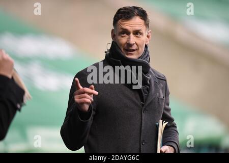 Easter Road Stadium.Edinburgh. Schottland.UK 15. November-20 Betfred Cup Spiel Hibernian gegen Dundee. TV Pundit Ex Celtic Chris Sutton Credit: eric mccowat/Alamy Live News Stockfoto