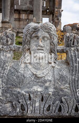 Aizonai antike Stadtruinen mit Zeus-Tempel. Aizanoi antike Stadt in Cavdarhisar, Kutahya, Türkei Stockfoto