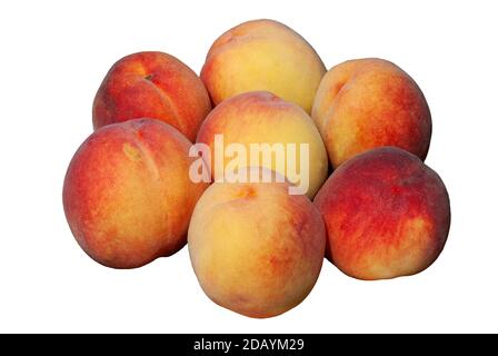 Sieben reife Pfirsiche isoliert auf weißem Hintergrund - Würfel Von Pfirsichen auf weißem Hintergrund - bunte Abstraktion Stockfoto