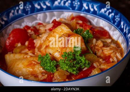 Cajun Fischeintopf, mit weißem Fisch, Reis und Tomaten. Stockfoto