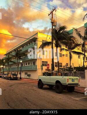 Miami South Beach, Ocean Drive bei Sonnenuntergang. Stockfoto