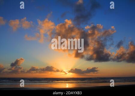 Sonnenuntergang, Cannon Beach, Oregon, USA Stockfoto