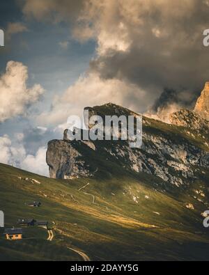 Wunderbare Aussicht in die Dolomiten. Blick von der Seceda über die Geisler Berge sind spektakulär. Stockfoto