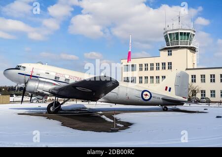 Die australische Luftwaffe Douglas C-47B Dakota (DC-3) wird im Militärhistorischen Museum in Berlin, Gatow, ausgestellt. Berlin Stockfoto