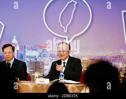 Taipeh, Taiwan. November 2020. Bob L.J. Chen, Generaldirektor der Abteilung für Internationale Organisationen, nimmt an der 31. Pressekonferenz der APEC-Ministerkonferenz im Nationalen Entwicklungsrat Teil. Kredit: SOPA Images Limited/Alamy Live Nachrichten Stockfoto