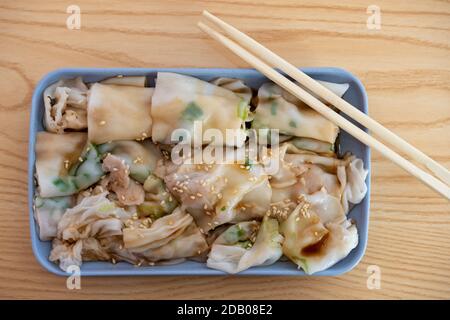 Blick von oben traditionelle kantonesische Küche mit Cheong-Spaß oder Reis Nudelrollen Stockfoto