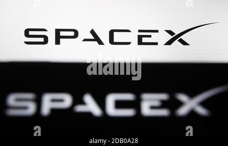 Ukraine. November 2020. In dieser Abbildung ist ein SpaceX-Logo auf einem Smartphone zu sehen.NASA und SpaceX starteten die Falcon 9-Rakete mit der Raumsonde Crew Dragon an Bord, die NASA-Astronauten Mike Hopkins, Victor Glover, Shannon Walker, Und JAXA-Astronaut Soichi Noguchi bei seiner ersten sechsmonatigen NASA SpaceX Crew-1-Mission zur Internationalen Raumstation ISS im Kennedy Space Center der NASA in Florida, USA.die Crew-1 ist die erste Crew-Rotation-Mission der Raumsonde SpaceX Crew Dragon zur Internationalen Raumstation ISS. Kredit: SOPA Images Limited/Alamy Live Nachrichten Stockfoto