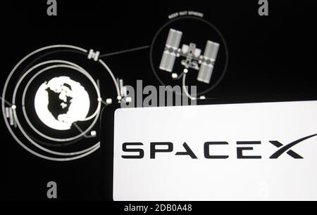 Ukraine. November 2020. In dieser Abbildung ist ein SpaceX-Logo auf einem Smartphone zu sehen.NASA und SpaceX starteten die Falcon 9-Rakete mit der Raumsonde Crew Dragon an Bord, die NASA-Astronauten Mike Hopkins, Victor Glover, Shannon Walker, Und JAXA-Astronaut Soichi Noguchi bei seiner ersten sechsmonatigen NASA SpaceX Crew-1-Mission zur Internationalen Raumstation ISS im Kennedy Space Center der NASA in Florida, USA.die Crew-1 ist die erste Crew-Rotation-Mission der Raumsonde SpaceX Crew Dragon zur Internationalen Raumstation ISS. Kredit: SOPA Images Limited/Alamy Live Nachrichten Stockfoto