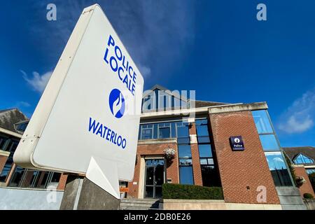 Abbildung Bild zeigt die Polizeistation in Waterloo, Samstag, 11. Juli 2020. BELGA FOTO THIERRY ROGE Stockfoto