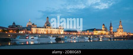 Dresdner Skyline in blauer Stunde Stockfoto