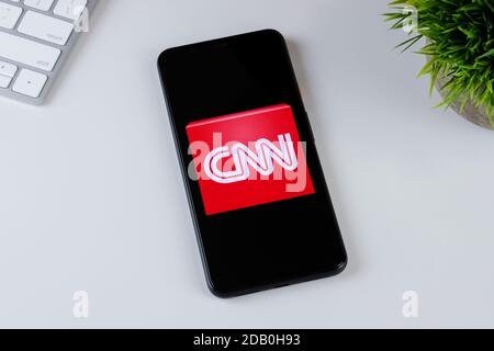 CNN Breaking US & World News App-Logo auf einem Smartphone-Bildschirm. Stockfoto