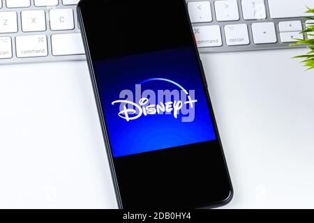 Disney+ App-Logo auf einem Smartphone-Bildschirm. Stockfoto