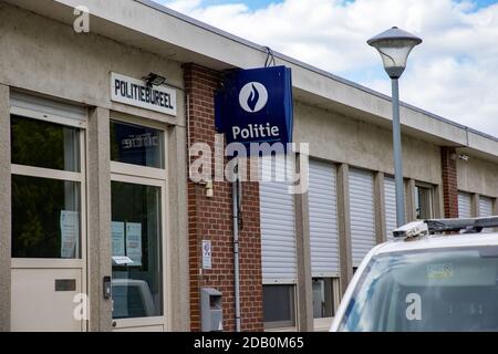 Abbildung Bild zeigt die Polizeistation in Diksmuide, Donnerstag, 30. Juli 2020. BELGA FOTO KURT DESPLENTER Stockfoto