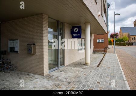 Abbildung Bild zeigt die Polizeistation in Houthulst, Donnerstag, 30. Juli 2020. BELGA FOTO KURT DESPLENTER Stockfoto