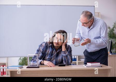 Zwei Mitarbeiter im Rentenkonzept Stockfoto