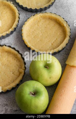 Kurzer Krustengebäck für Apfelkuchen, Kochkonzept Stockfoto