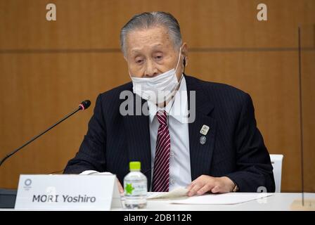 Tokio, Japan. November 2020. Tokyo 2020 Präsident Mori Yoshiro spricht während einer Pressekonferenz mit dem Präsidenten des Internationalen Olympischen Komitees Thomas Bach am 16. November 2020 in Tokio, Japan. Herr Bach besucht drei Tage Tokio, um über die Olympischen und Paralympischen Spiele 2020 zu sprechen, die wegen der Coronavirus-Pandemie Covid-19 verschoben wurden. Ein kürzlich angekündigtem Impfstoff gegen das Virus hat Hoffnung geweckt, dass die Spiele mit ausländischen Zuschauern Schieß los. werden. Quelle: POOL/ZUMA Wire/Alamy Live News Stockfoto