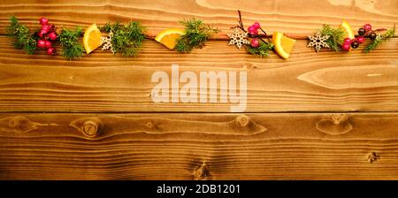 Weihnachten rustikalen Hintergrund - vintage Planken Holz mit Weihnachts-Accessoires und Freitext Raum. Stockfoto