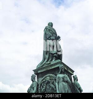 KARLSRUHE, DEUTSCHLAND - 17. Okt 2020: Statue im Schlosspark Karlsruhe vom Stadtzentrum aus Stockfoto