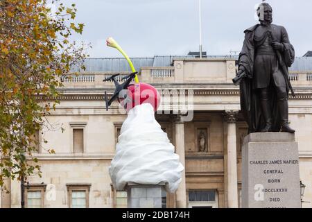 Sahneskulptur, Ende der britischen Künstlerin Heather Phillipson, Trafalgar Square Fourth Plinth, london, uk Stockfoto