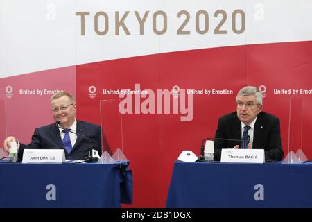 16. November 2020: ThomasÂ Bach (R), Präsident des Internationalen Olympischen Komitees (IOC), und John Coates (L), Vorsitzender der Koordinierungskommission für die Spiele der XXXII. Olympiade Tokyo 2020, nehmen an der gemeinsamen Pressekonferenz zwischen dem IOC und dem Organisationskomitee der Olympischen und Paralympischen Spiele in Tokio (Tokio 2020) am 16. November 2020 Teil. IOC-Präsident ThomasÂ Bach besucht Japan vom 15. November 2020. Dies ist sein erster Besuch in Japan seit TokyoÂ 2020 Spiele verschoben wurde. (Bild: © POOL via ZUMA Wire) Stockfoto