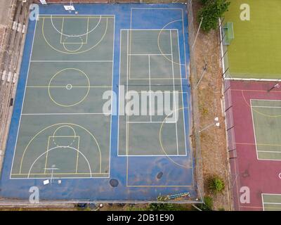 Basketballplatz aus der Luft gesehen Stockfoto