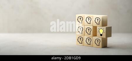 Cubes zeigt eine Brainstorming-Session auf konkretem Hintergrund - 3d Abbildung Stockfoto