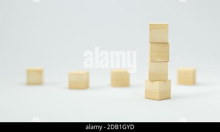 Leere Holzwürfel für eigene Botschaften und Icons auf weiß Hintergrund - 3d-Illustration Stockfoto