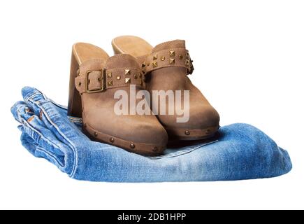 Stiefel in Jeans isoliert auf weißem Hintergrund Stockfoto