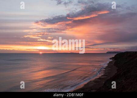 Sonnenuntergang an der Brighstone Bucht, Isle Of Wight Stockfoto