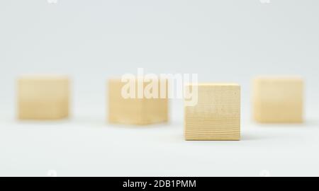 Leere Holzwürfel für eigene Botschaften und Icons auf weiß Hintergrund - 3d-Illustration Stockfoto