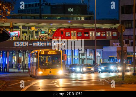 Das Stadtzentrum von Essen, Hauptbahnhof, Straße Freiheit, NRW, Deutschland Stockfoto