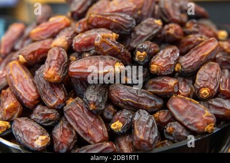 Rohe Bio frisch getrocknete Datteobst. Ramadan oder iftar Obst Essen oder Snacks Stockfoto