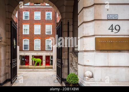 Apex Temple Court Hotel London. Innenhof im Apex Temple Court Hotel in der Fleet Street, London, Großbritannien. 1-2 Serjeants Inn Temple London. Stockfoto