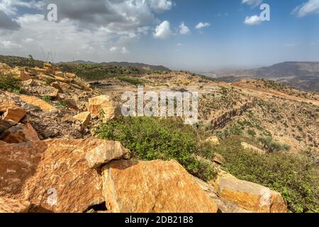 Schöne Hochlandlandschaft mit Tal. Afar-Region in der Nähe der Stadt Mekelle. Äthiopien, Afrika Wildnis Stockfoto