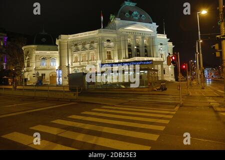 Covid 19: Wien vor der 2. Harten Sperre Wien, 13. November 2020 Volkstheater weltweit im Einsatz Stockfoto