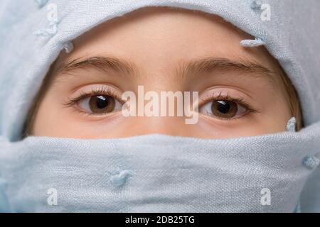 Junge Mädchen mit einem Schleier, Ihr, Nahaufnahme, studio Bild Stockfoto