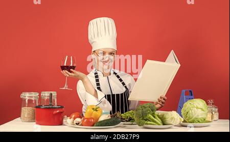 Kulinarische Anleitung im Internet. Restaurant-Menü-Design. Meisterklasse für kulinarische Kunst. Gourmetküche vom Koch. Kochkonzept für zu Hause. Stockfoto