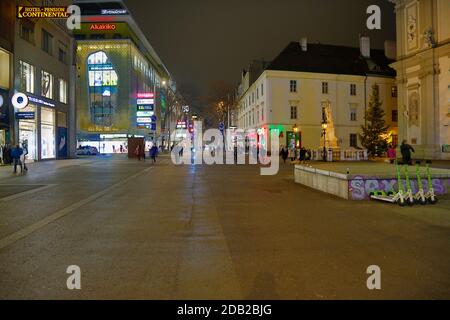 Covid 19: Wien vor der 2. Harten Sperre Wien, 13. November 2020 verlassene Mariahilferstraße - weltweite Nutzung Stockfoto