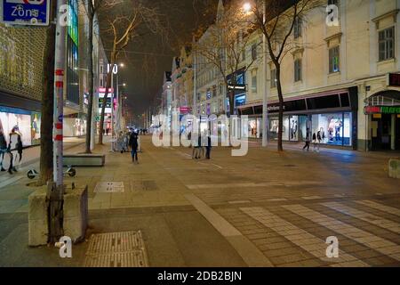 Covid 19: Wien vor der 2. Harten Sperre Wien, 13. November 2020 verlassene Mariahilferstraße - weltweite Nutzung Stockfoto