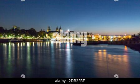 Koblenz mit Mosel bei Nacht Rheinland-Pfalz Deutschland. Stockfoto