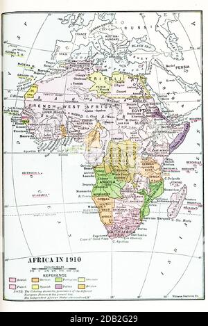 Karte von Afrika im Jahr 1910. Anmerkung: Die Färbung zeigt den Besitz der verschiedenen europäischen Mächte zu der Zeit. Die unabhängigen afrikanischen Staaten sind farblos. Britisch: Dunkelrosa; Deutsch: Orange; Portugiesisch: Grün; Ottoman: Hellgelb; Französisch:; Rosa; Spanisch: Gelb; Italienisch: Lila; Belgier: tan Stockfoto